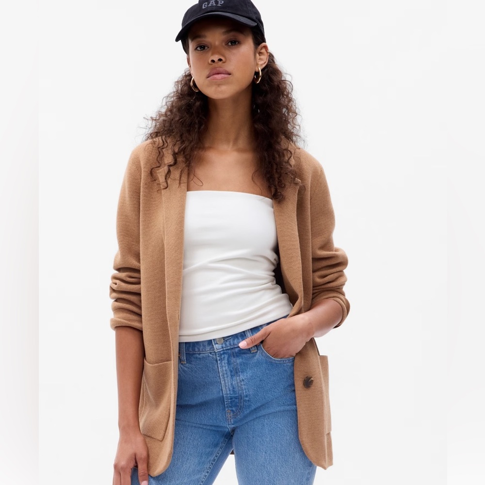 GAP Sweater / Blazer. In excellent condition!